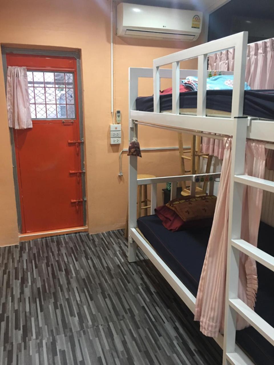 Ama Hostel Bangkok Exterior photo